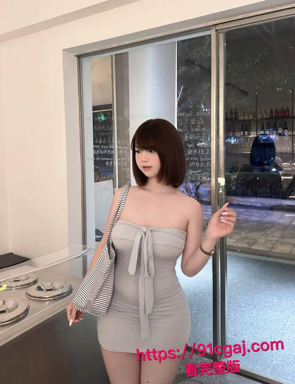 巨乳短发嫩妹遭渣男泄密视频全网疯传！奶子又大又挺被按在梳妆台对镜后入，风骚表情淫叫不断！-3