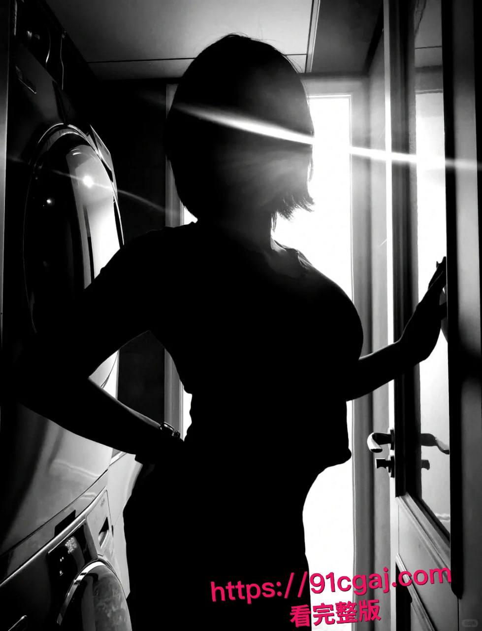 巨乳短发嫩妹遭渣男泄密视频全网疯传！奶子又大又挺被按在梳妆台对镜后入，风骚表情淫叫不断！-10