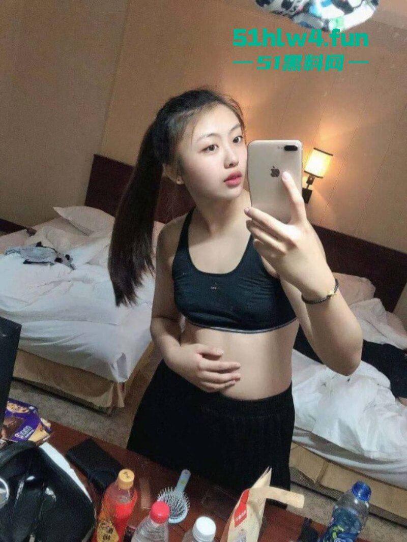 天津市滨海新区28岁美艳公务员，性爱视频曝光露脸深情舔屌，官场闺秀现实淫荡至极。-8