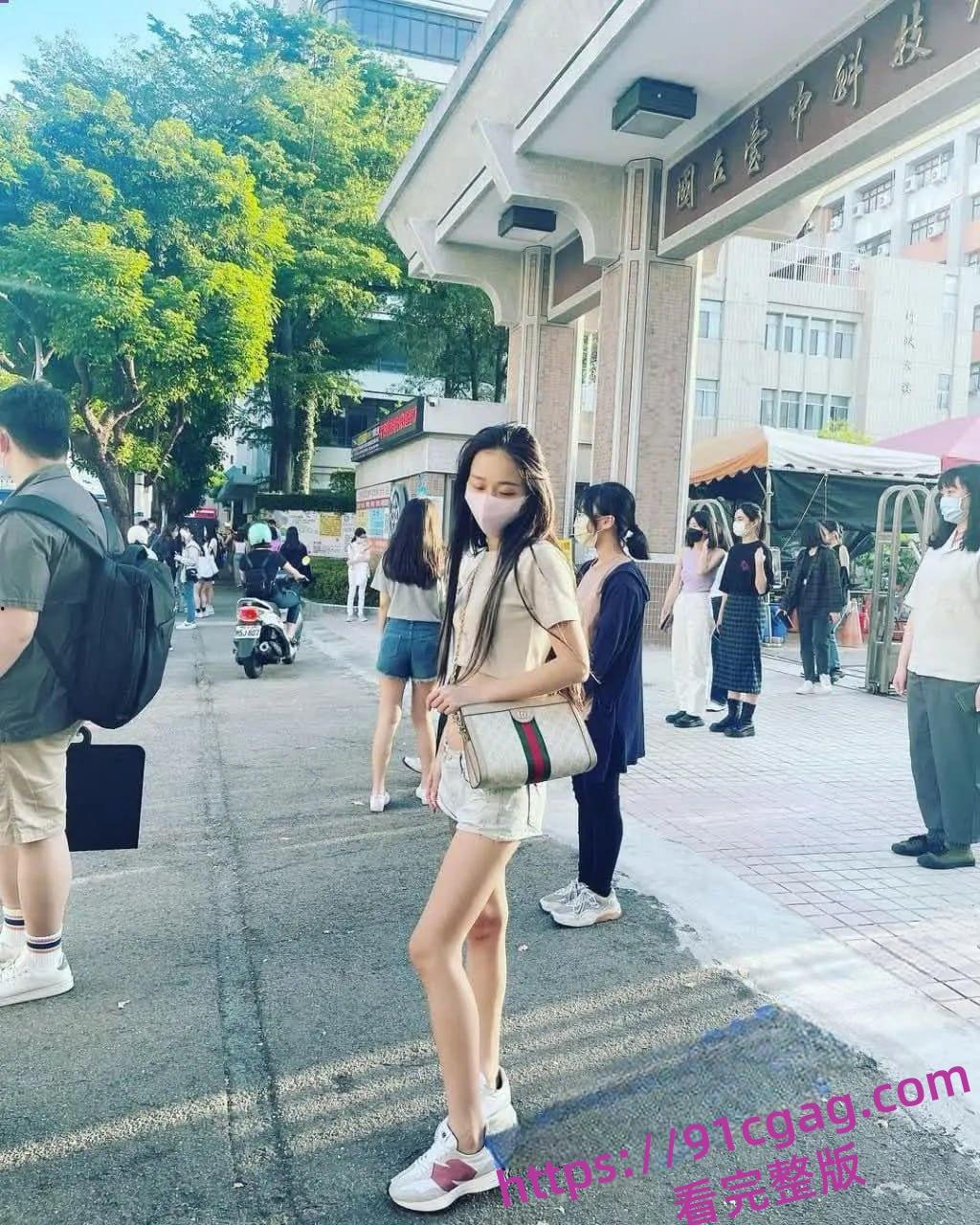 淫乱群交盛宴！漂亮学姐参加多P聚会被轮流内射 场面淫乱不堪相当震撼-1