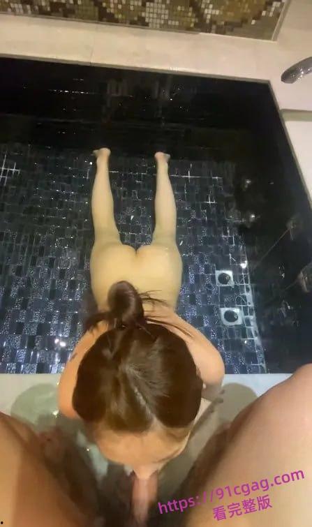 淫乱群交盛宴！漂亮学姐参加多P聚会被轮流内射 场面淫乱不堪相当震撼-7