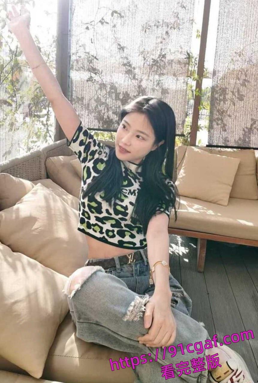 西安音乐学院艺术系学生妹宋昕宸汉服cos武媚娘服侍主人 让你感受帝王般的视觉冲击！-1