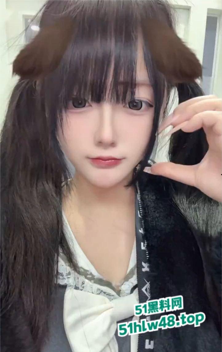 福建福清19岁嫩妹【顾茹馨】Cos骚母狗大尺度视频，性感Cos服裹着娇嫩肉体骚到极致！-2