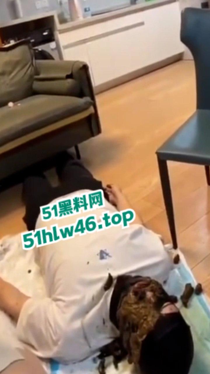 重口味慎点！超美艳长腿空姐调教马桶男奴，亲自拉热乎粑粑喂他吃，慎点小心吐出隔夜饭！-5