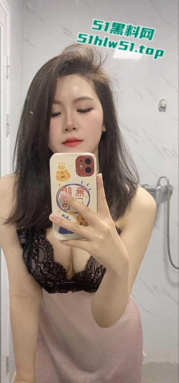 独家曝光，成都成华区极品【程琳琳】肤白貌美，户外漏出黑丝诱惑乳夹调教全方位抽插！-9