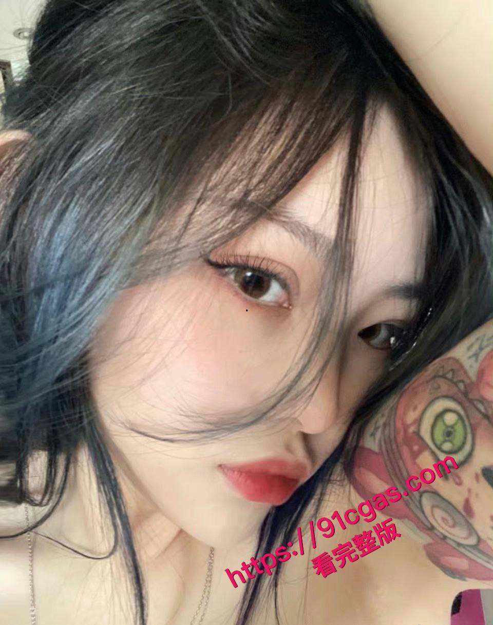 甜美白嫩萝莉勾引，跟酒友到酒店母狗直接深喉口交鸡吧-2