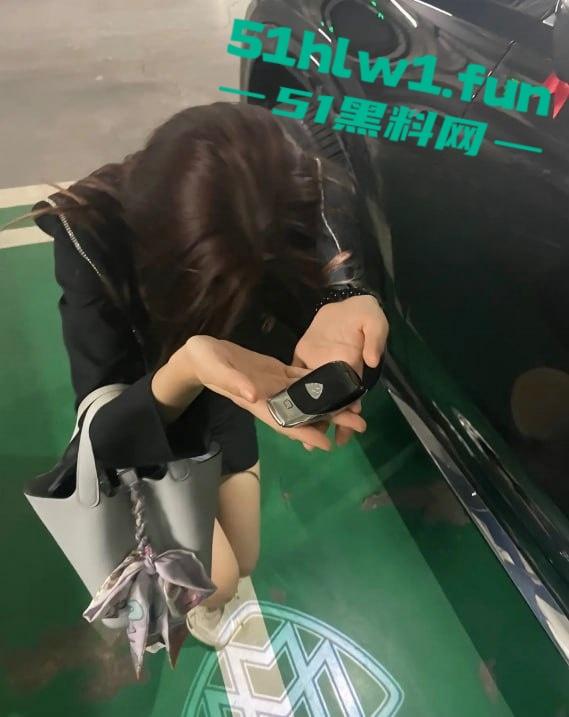 校花女神在外网竟然是福利姬，推特牛奶可可被调教得很到位的高校反差婊现在正是出圈。-3