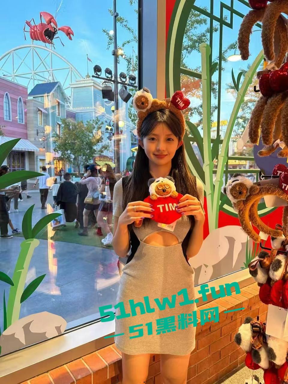 青岛985研究生嫩妹，颜值清纯身材性感，私下竟是M属性母狗被主人调教包养，最后还被主人曝光出来。-14