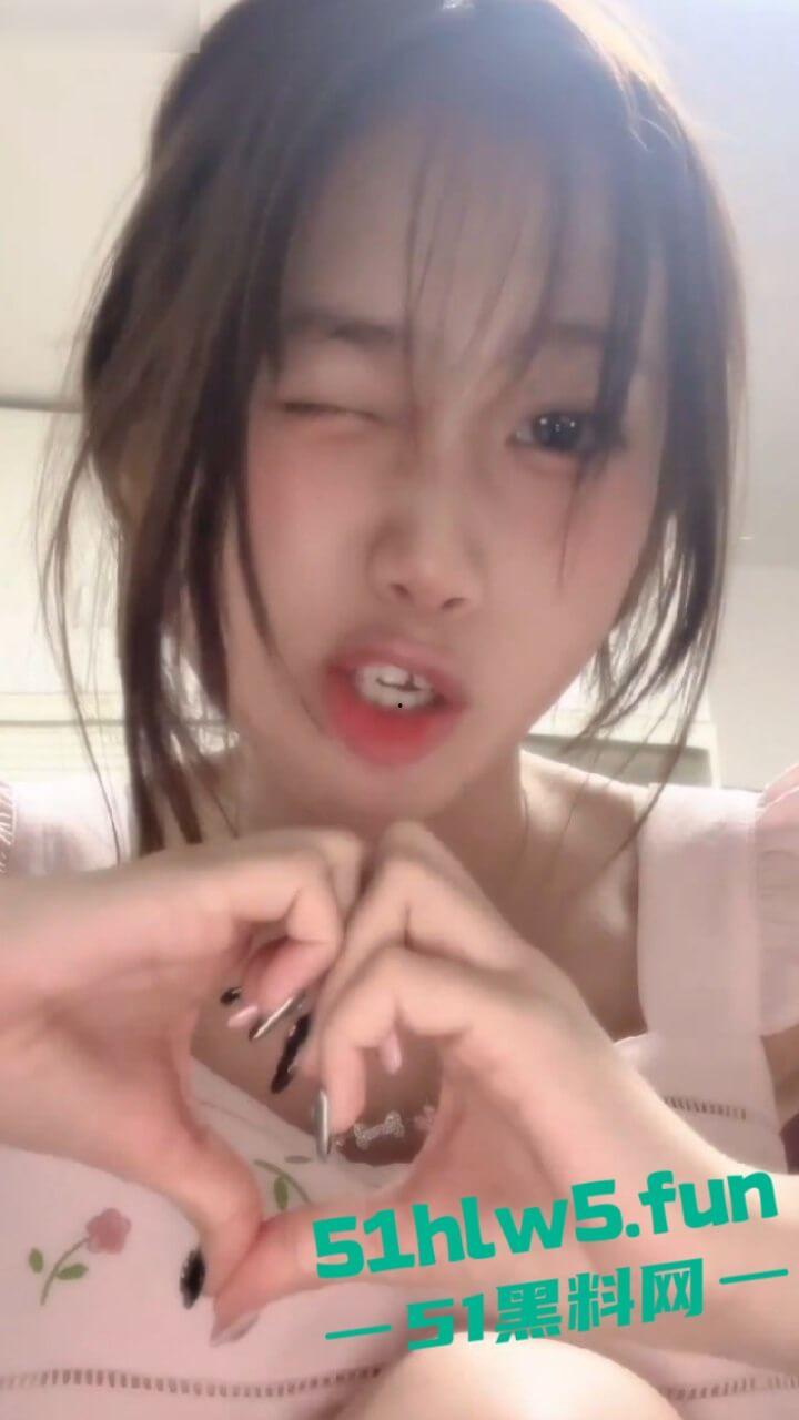 重磅推荐反差网红【B站小欣助眠qwq】专属定制自拍视频，露脸全裸最大尺度遭曝光。-12