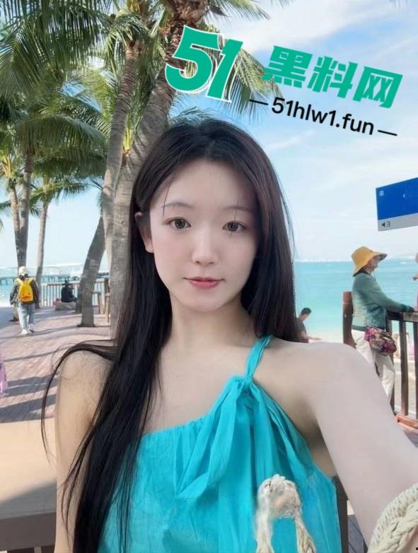 菏泽小红书博主【一颗小葡萄】私密视频流出，外表清纯带着两颗大雷和白虎嫩穴真是美到极致！-13