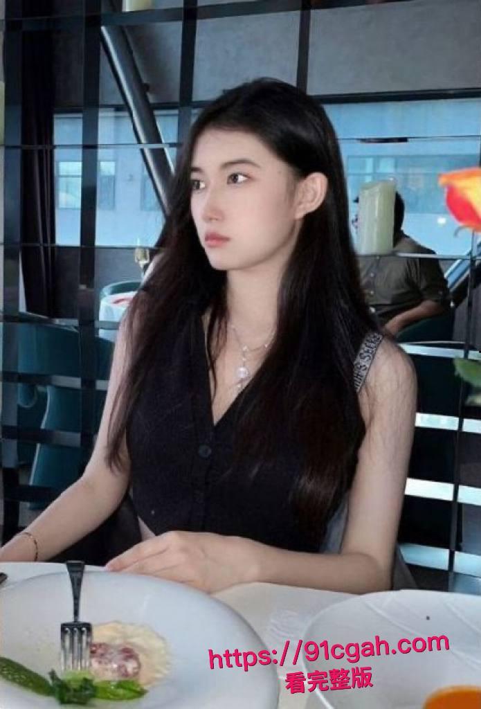 浙江台州26岁人妻马彦静订婚后饥渴难耐与前男友偷腥出轨  穿着性感母狗套装被后入爆操 淫穴被玩弄的直接潮喷-2