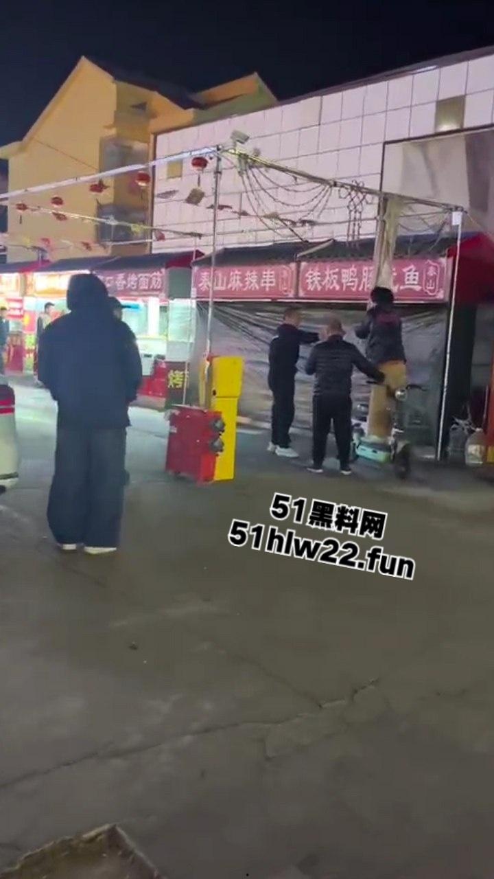 山东戏精大妈当街撒泼耍浑一哭二闹三上吊，表演太久看大家不上套此场闹剧尴尬收场。-5