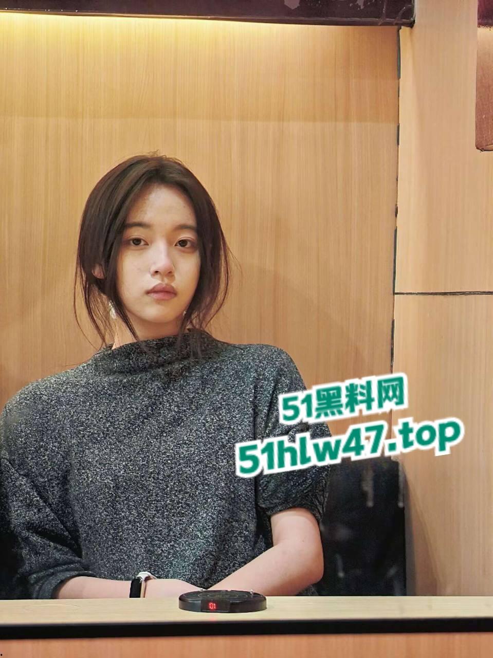 安徽师范学生妹【白晓宇】清纯颜值极品身材，口交性爱样样都来肉丝开裆裤性爱技术精湛。-4