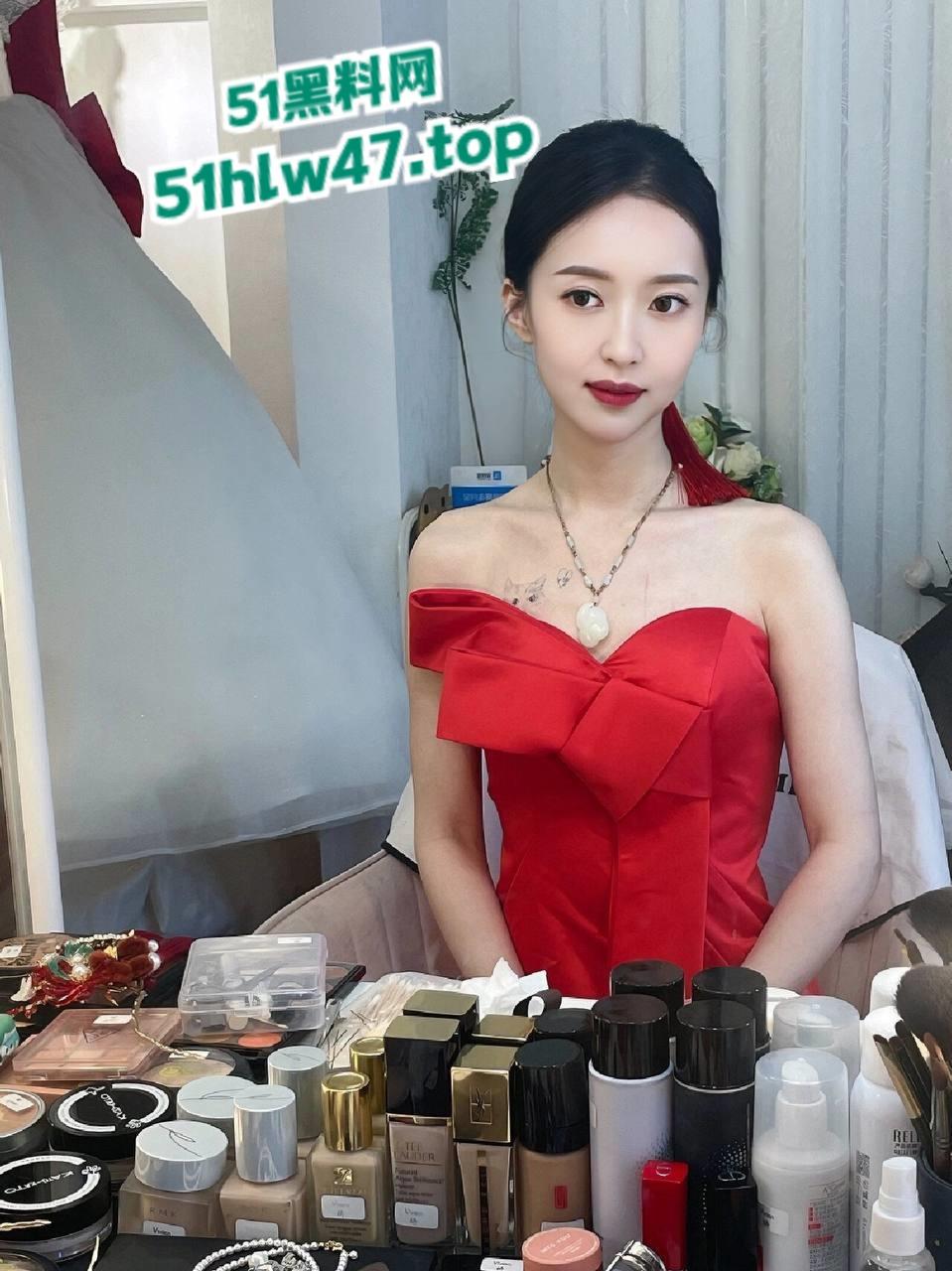 瓜友曝光性感骚妻，浙江杭州骚母狗【苏小雪】幼师骚逼，喜欢颜射吞精勾引学生家长被其老公发现曝光。-6