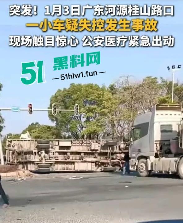 突发惨剧！广东河源一辆比亚迪SUV撞向大货车瞬间解体大货车撞翻，车主女司机高跟鞋头都粉碎了。-12