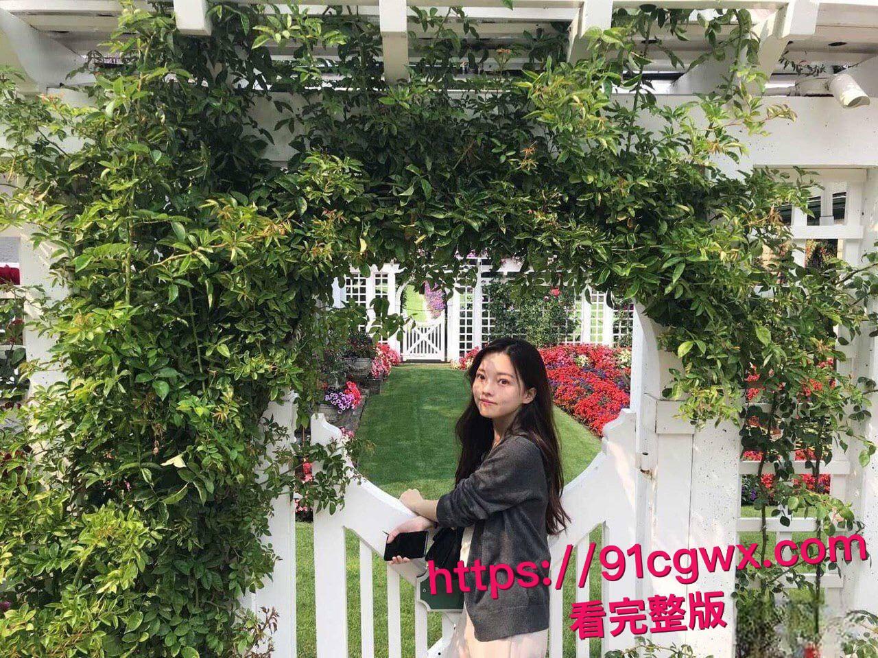 加拿大甜妹李天宜留学变小母狗：跪舔大鸡巴无套内射视频流出，骚穴高潮浪叫放荡夜全记录-4