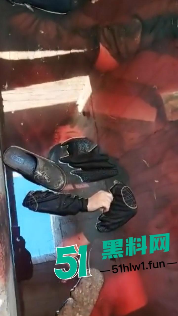 【血腥恐怖慎点】叙利亚惨烈现状沙姆解放组织，在当地肆意杀人视百姓如牛马，人民生活堪比地狱抛尸现场被曝光。-2