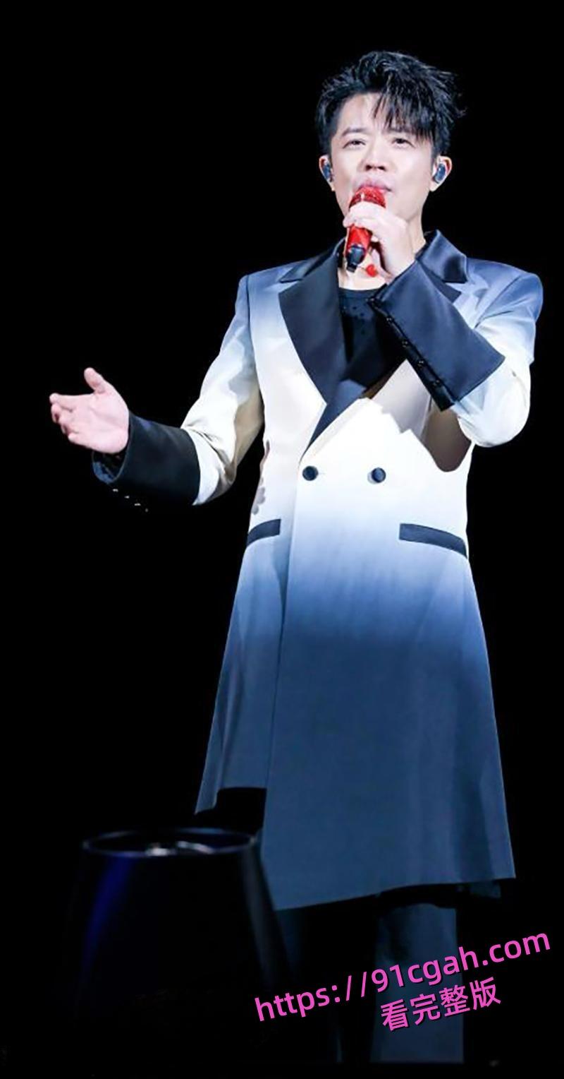 凤凰传奇曾毅彩排照性爱姿势手表登热搜 自曝曾殴打女工作人员点燃舆论火焰！-7