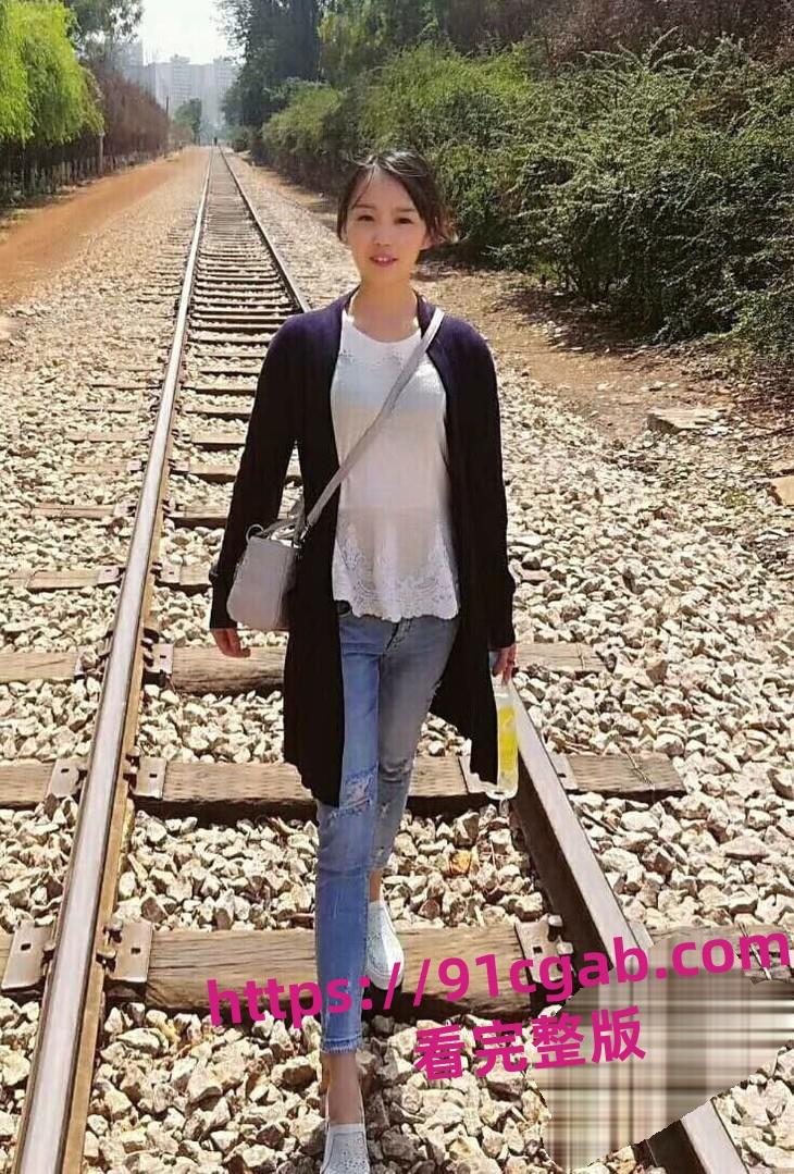 昆明车圈大瓜！美女销售邓冰冰“白丝JK”视频泄密，惊爆老板包养内幕！-3