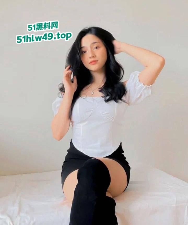 Titok170万粉丝网红，顶级御姐【JULSbraba】超美女神下海约啪，金主爆操抽插视频流出曝光！-2