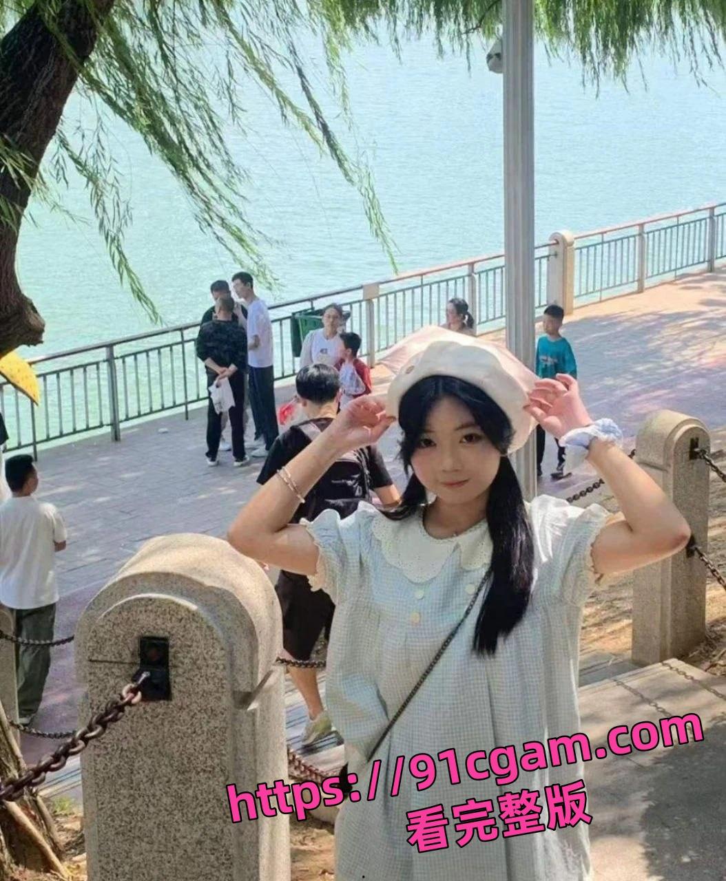 福建18岁高三妹妹，被金主约到家里爆操，最后摘套狠狠内射-5