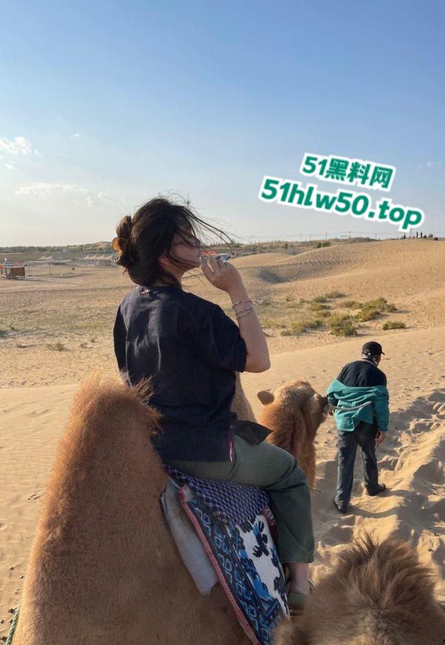 长沙电商运营【翟思荟】爱吞精的骚逼母狗口活一流，分手后遭男友曝光吃鸡视频！-5