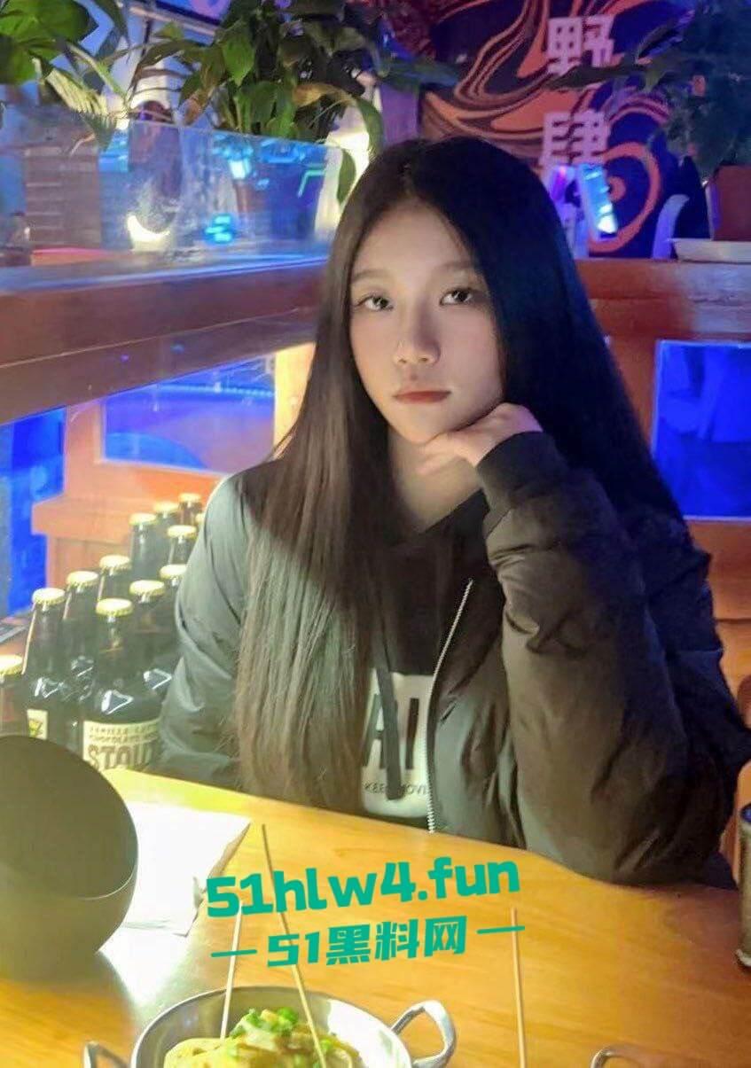 抖音同城撩骚，认识的反差学生妹【周雨婷】御姐身材嫩妹女神，被大叔调教成母狗性爱自拍流出。-1