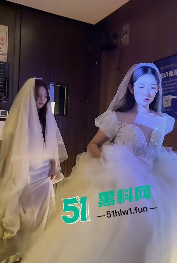 抖音新娘技师【莉莉安】被爆足疗房骚操作，千里跋涉挨操后入服务一条龙，大神千里扑来连干三晚直呼上头！-1