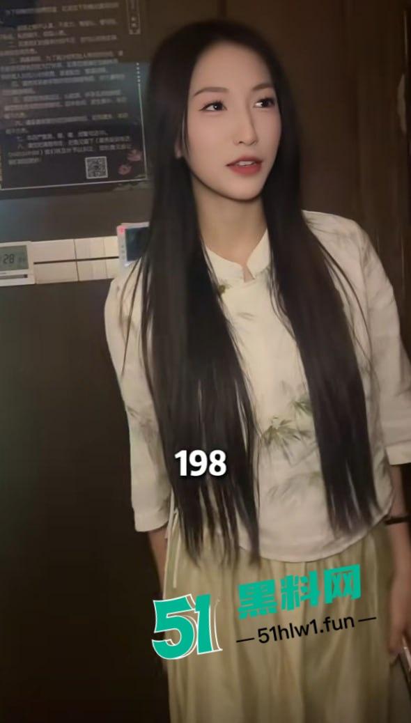 抖音新娘技师【莉莉安】被爆足疗房骚操作，千里跋涉挨操后入服务一条龙，大神千里扑来连干三晚直呼上头！-4