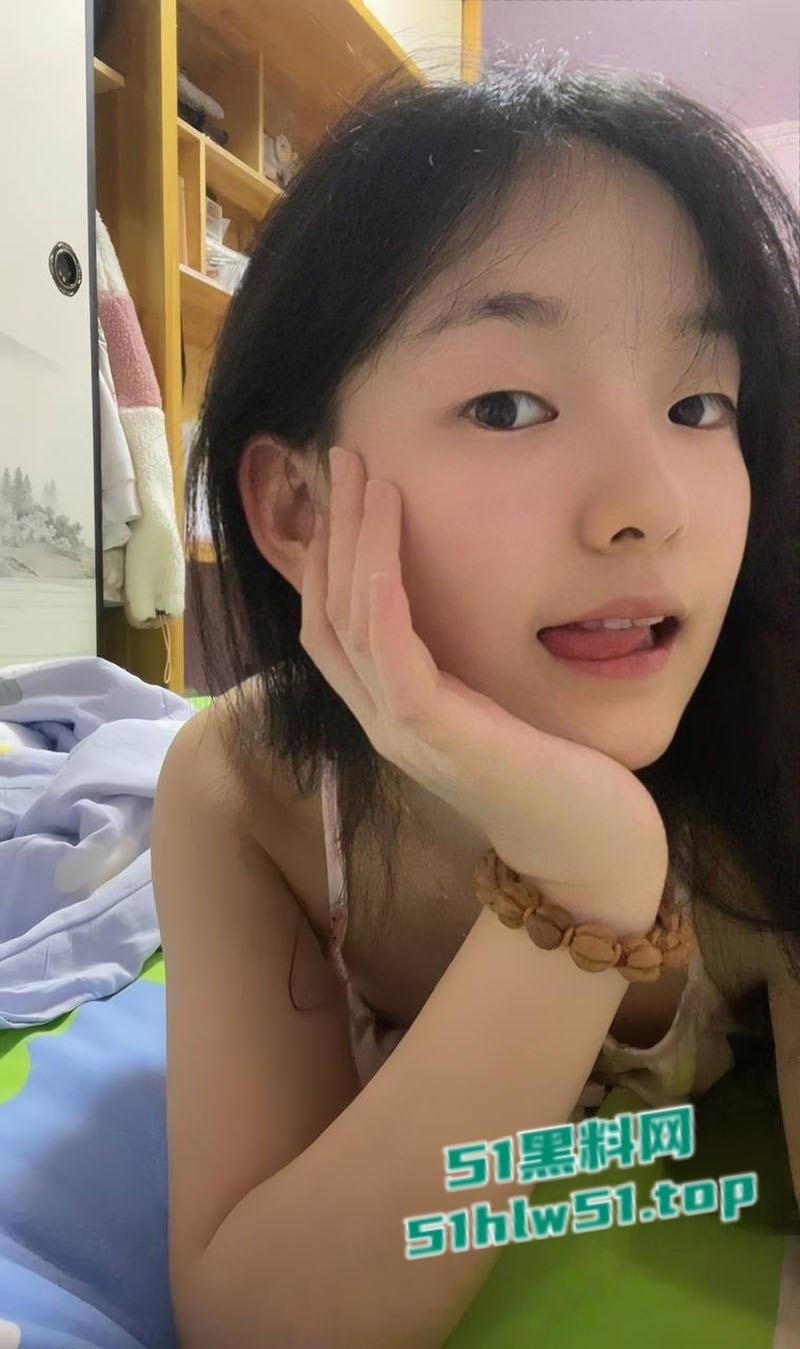 四川大学【安佳瑞】不雅视频曝光，清纯学生妹逃课与同学约炮，一线天小穴被操的淫水四溅，娇嫩酮体无限诱惑！-14