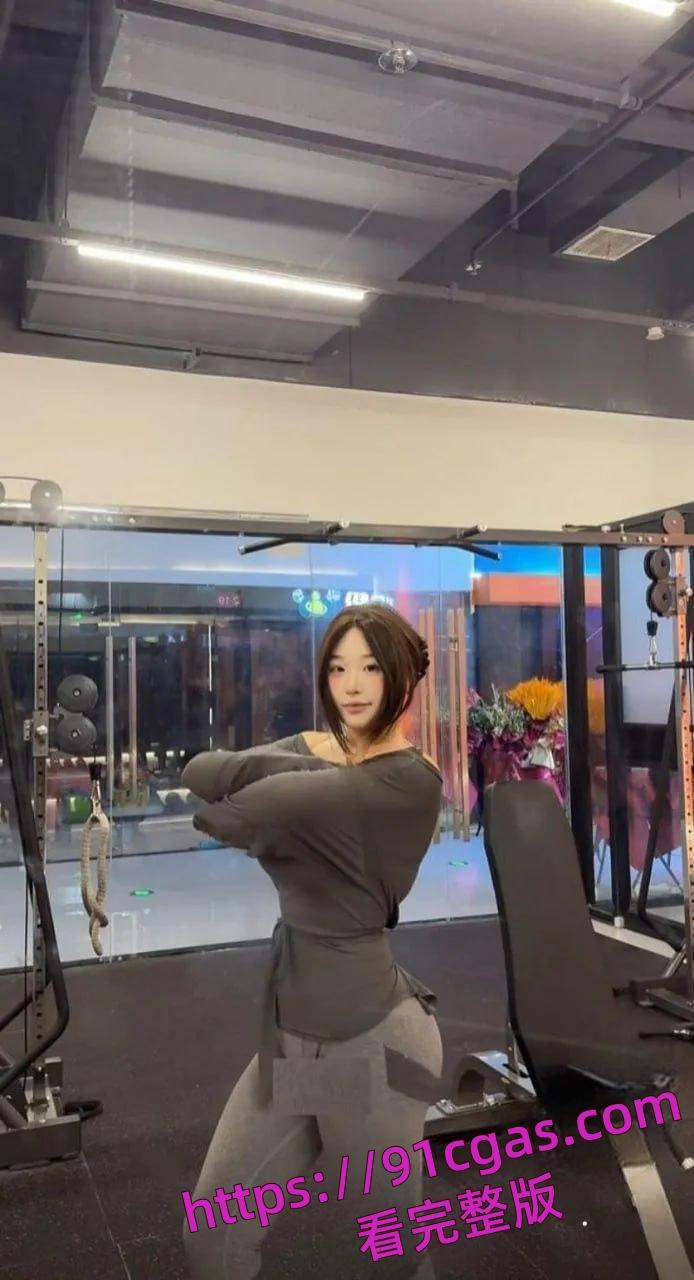 南京航空大学极品巨乳学生妹被金主包养，超辣身材摆拍画面太炸了…-1