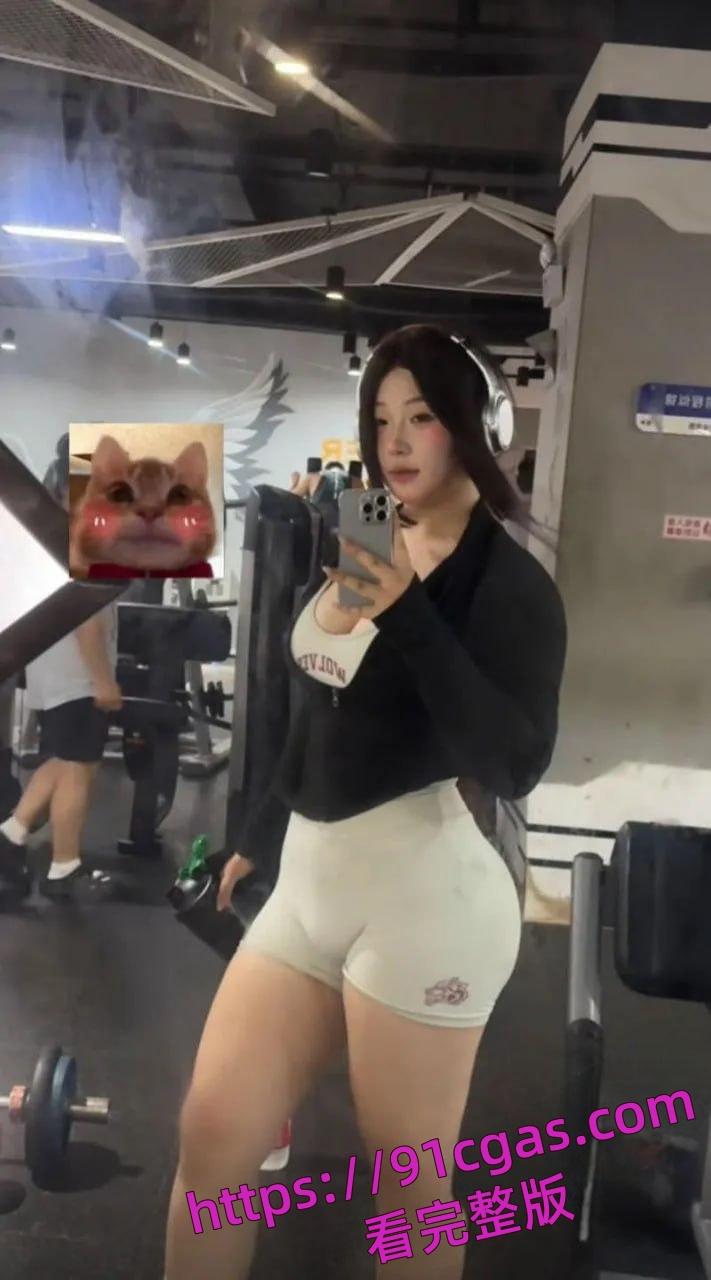 南京航空大学极品巨乳学生妹被金主包养，超辣身材摆拍画面太炸了…-2