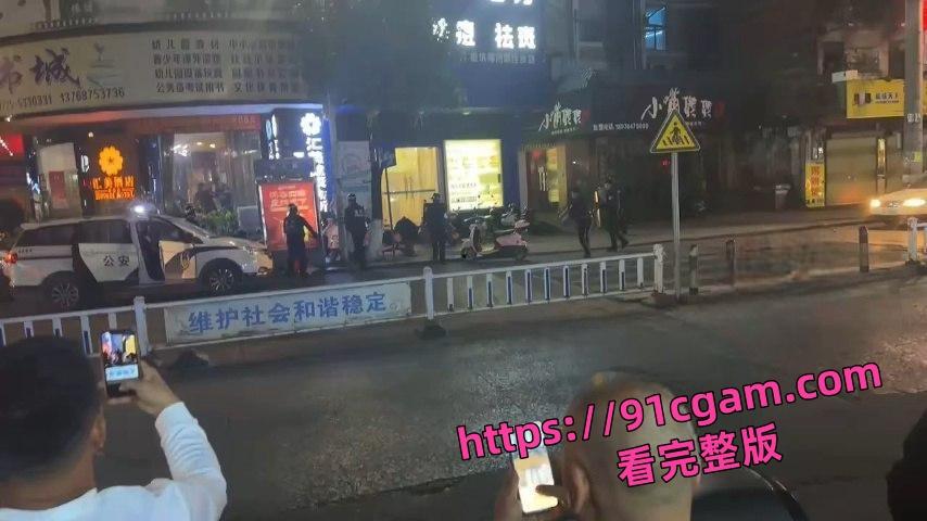 广西容县一男子在路上持刀行凶 还砍伤一名辅警-4