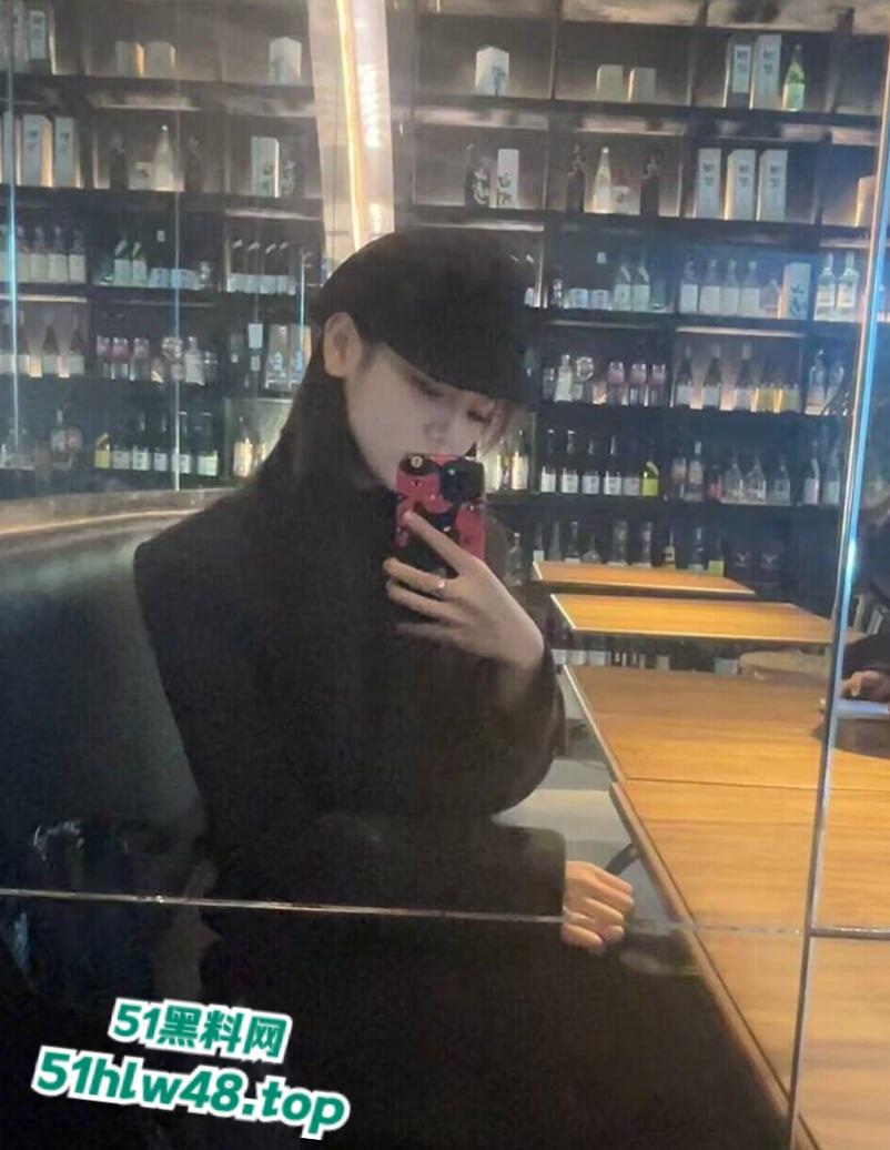 广东艺术学院【李玉婷】清纯嫩妹女神，男友视频玩嗨彻底放飞自我，全裸上阵骚话不停。-1