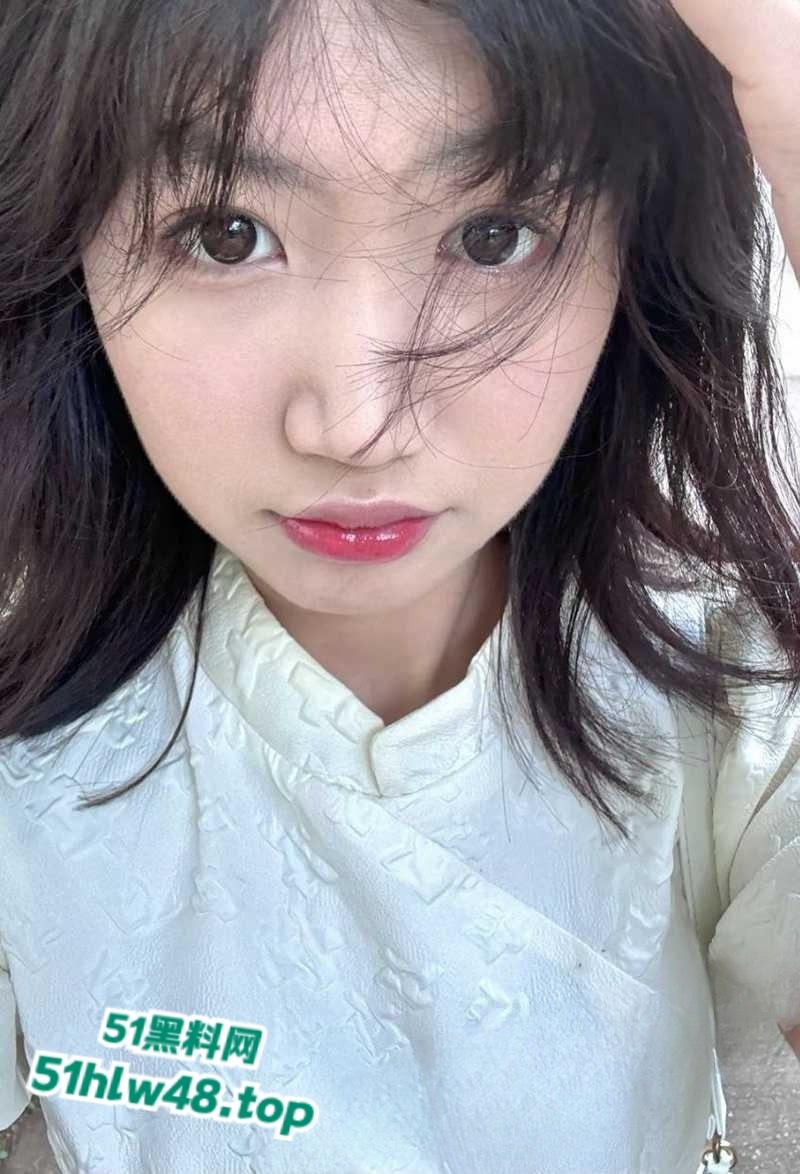 广东艺术学院【李玉婷】清纯嫩妹女神，男友视频玩嗨彻底放飞自我，全裸上阵骚话不停。-2