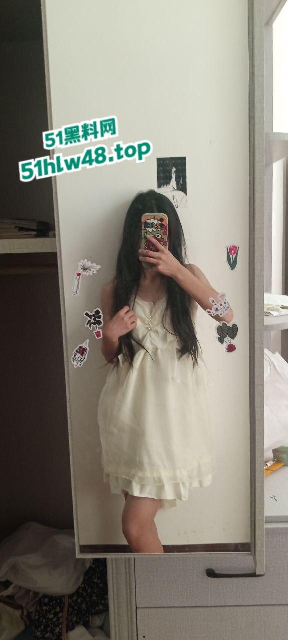 广东艺术学院【李玉婷】清纯嫩妹女神，男友视频玩嗨彻底放飞自我，全裸上阵骚话不停。-4