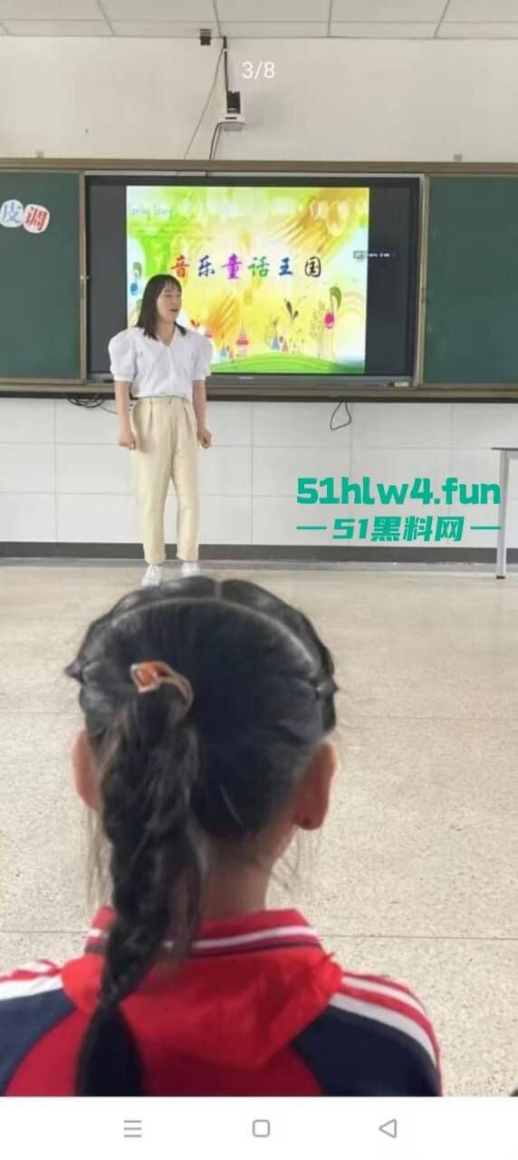 披着老师的外衣行母狗之事，苍南县蒲城学校音乐老师【洪冬暖】带情夫回家打炮被抓现场视频流出。-3