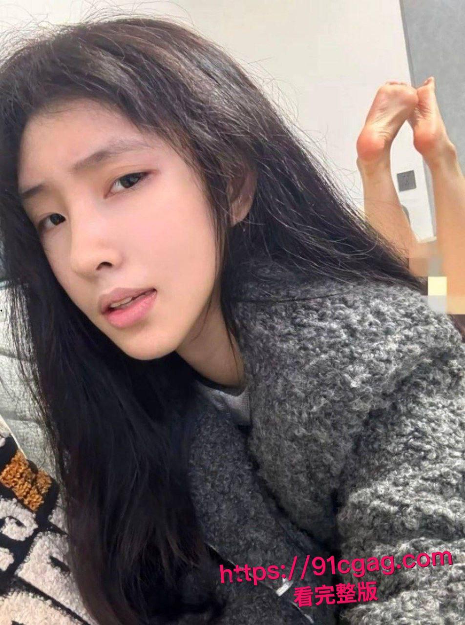 清纯白虎美少女直播间脱光变狂野野猫：双指猛扣骚逼喷水浪叫，娇躯痉挛高潮大喊操我不停-2