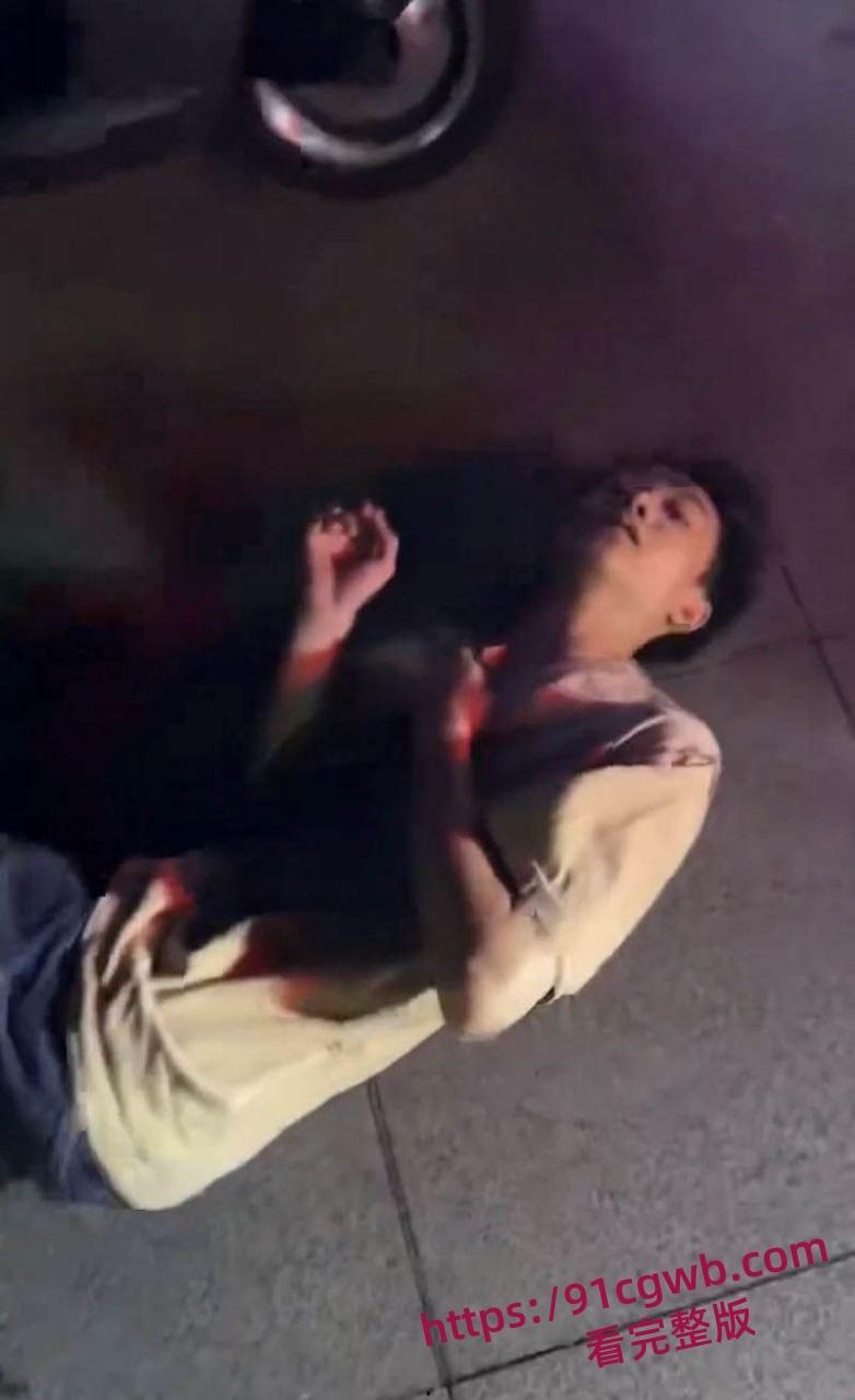 精神小伙家暴反被刀妹女友捅穿 血溅三尺聊天记录曝光 从PUA辱骂到彻底反杀 女孩一刀致命！-3