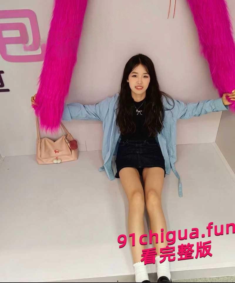 异地恋美腿JK女友和摄影师互免偷情 做爱自拍发给男友！-2