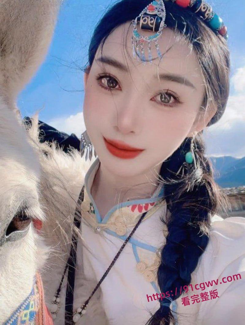 云南御姐网红 femmefatale 线下接单视频流出 极品身材反差骚劲爆表 粉嫩骚穴操到白浆四溢！-3