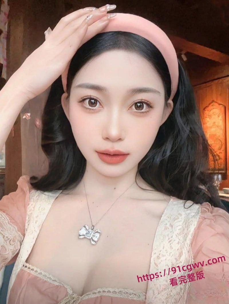 云南御姐网红 femmefatale 线下接单视频流出 极品身材反差骚劲爆表 粉嫩骚穴操到白浆四溢！-4