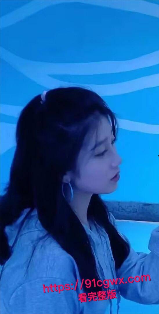 北京女大学生私生活黑料炸锅！无敌翘臀开档黑丝掰逼特写淫水狂喷，像母狗般被大屌爆操成喷水贱货！-8