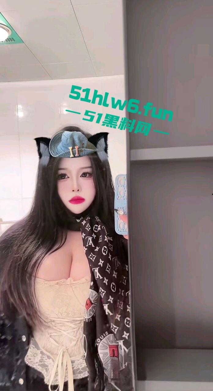 抖音反差元气美少女【full77】又纯又欲小母狗自慰性爱视频泄密，果然看起来约单纯床上约淫荡！-8