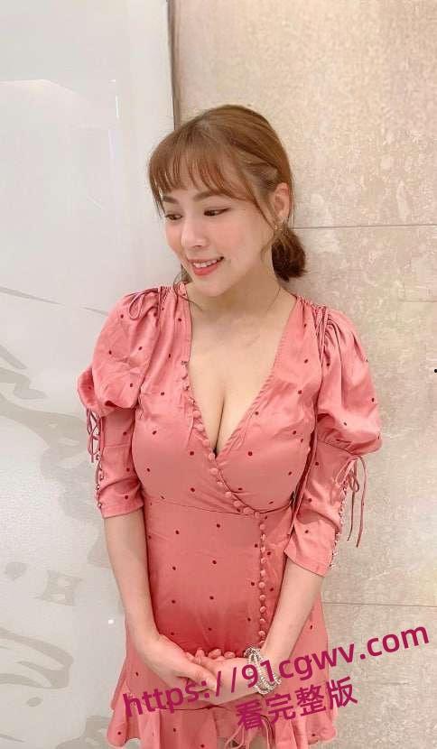 台湾综艺女星G奶熊熊(卓毓彤)性爱影片曝光 吃鸡吧技术真好，不过这个骚逼有点黑了-4