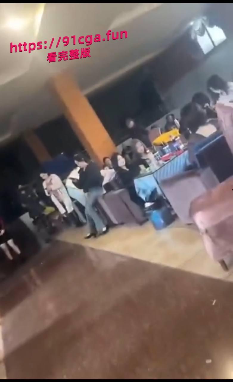 四川绵阳青龙舞厅探店记：艺术生兼职，舞厅不跳舞，纯选人带走干快餐！-2