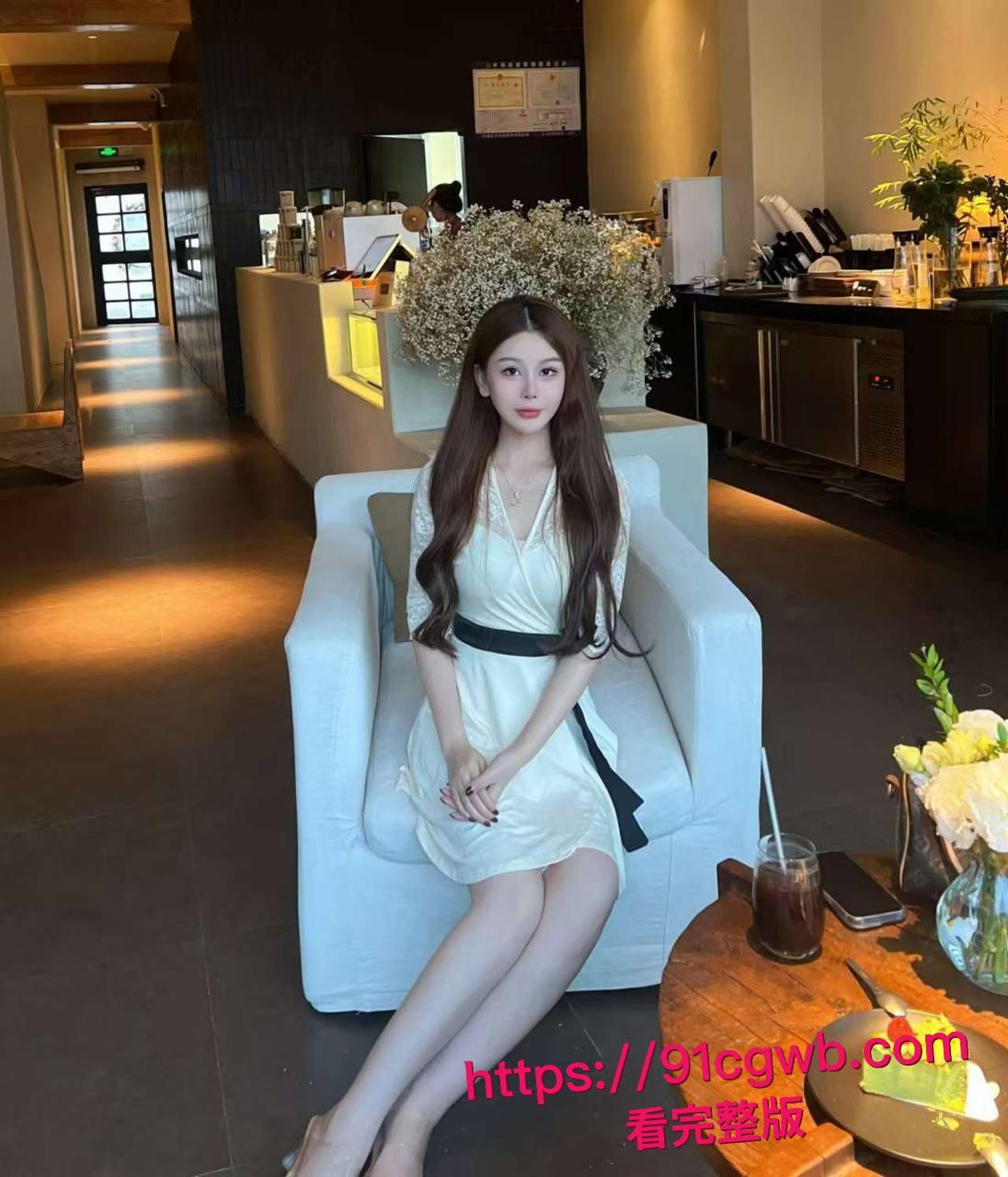 这骚货上次春药开苞，这次主动穿丁字裤送上门，当着结婚照被操嗷嗷叫-6