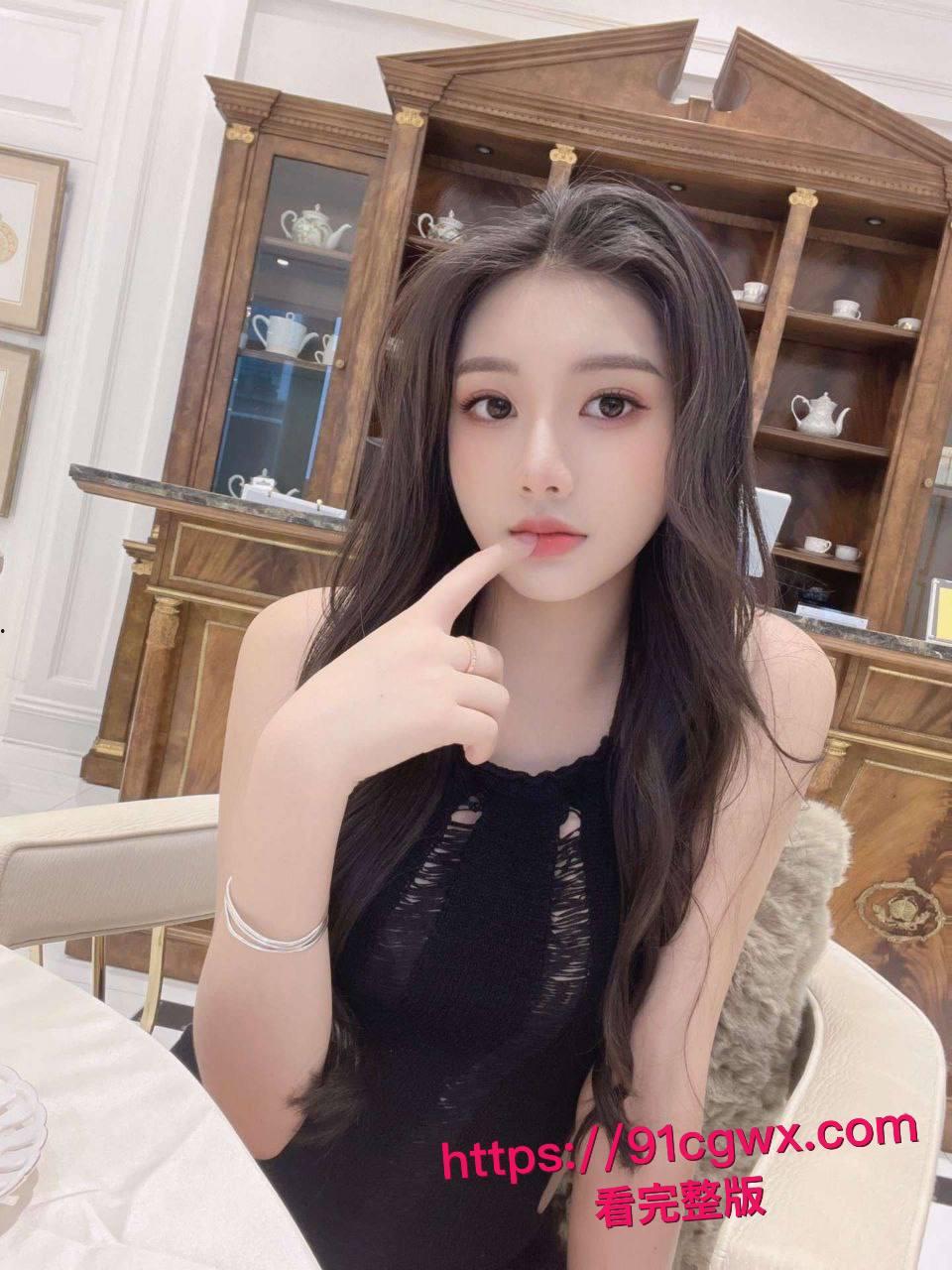 真实3P乱伦黑料曝光！和亲哥酒店双飞嫂子，视频流出兄弟共享肉体狂欢！-8