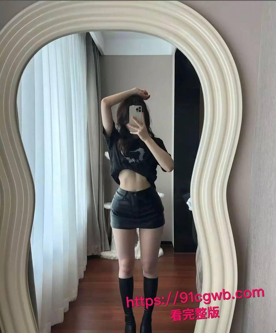 抖音600w粉丝Shirley林假名媛真婊子！裸聊钓金主视频曝光，自插淫穴水晶棒口交插逼高潮喷水，太下贱了！-6