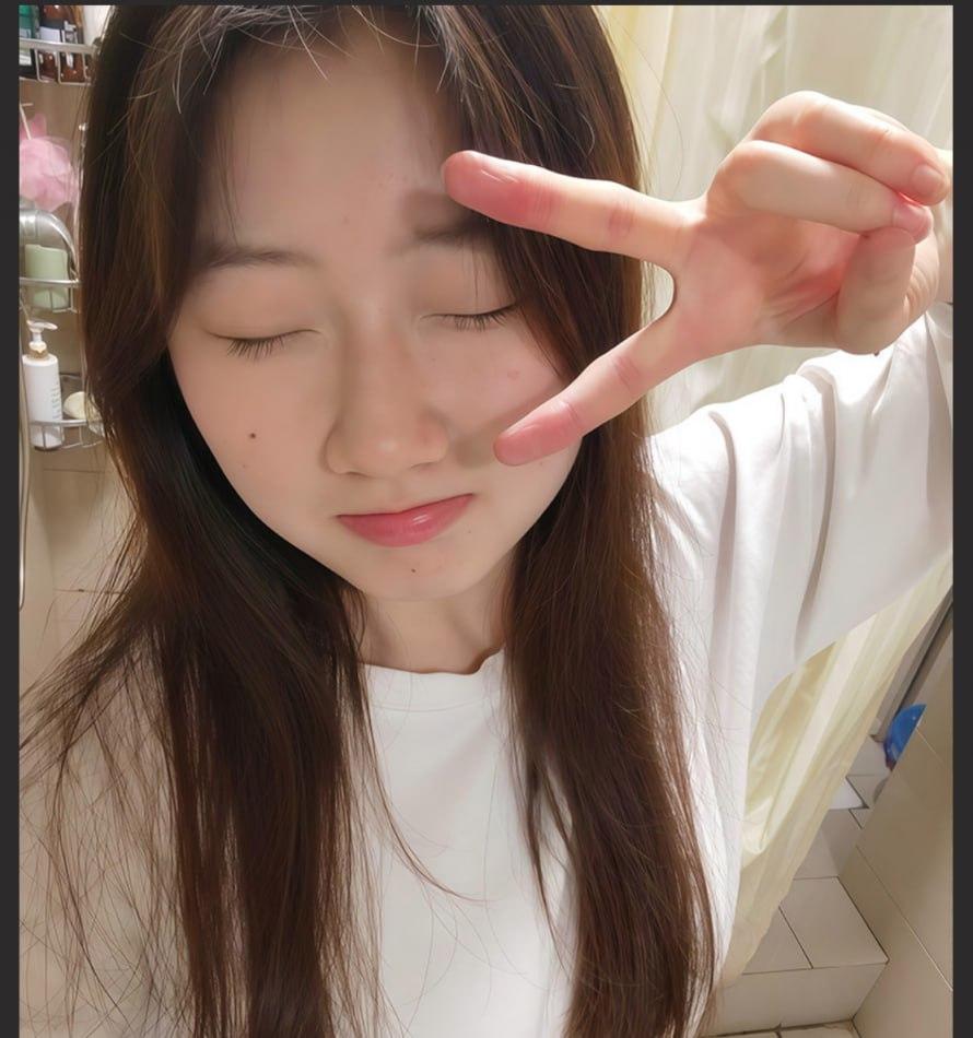 曲阜师范大学05年母狗 何鑫 眼镜反差嫩妹 自拍骚穴视频 线下足交！-2